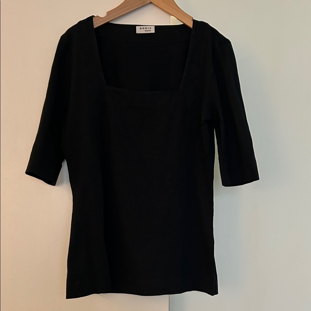 Akris Elegant Black Short Sleeve Top